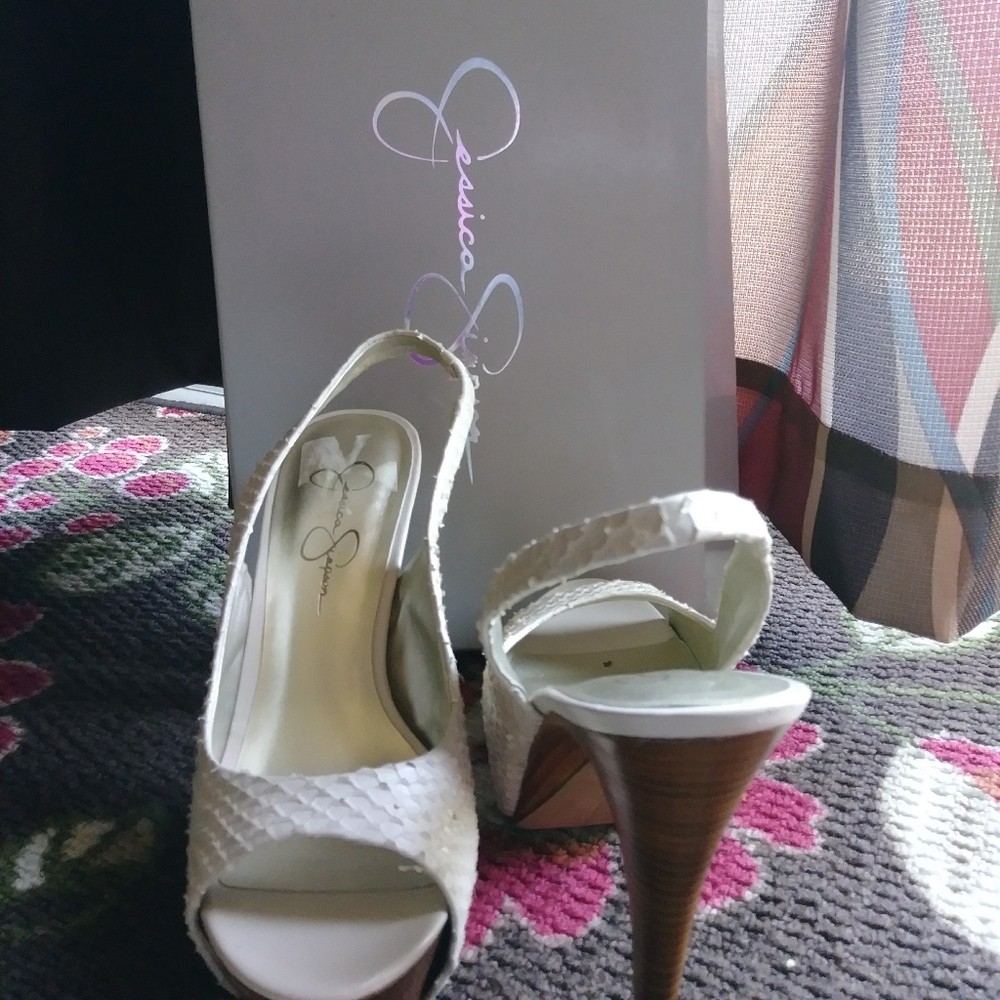 Heels - Picture 4 of 4